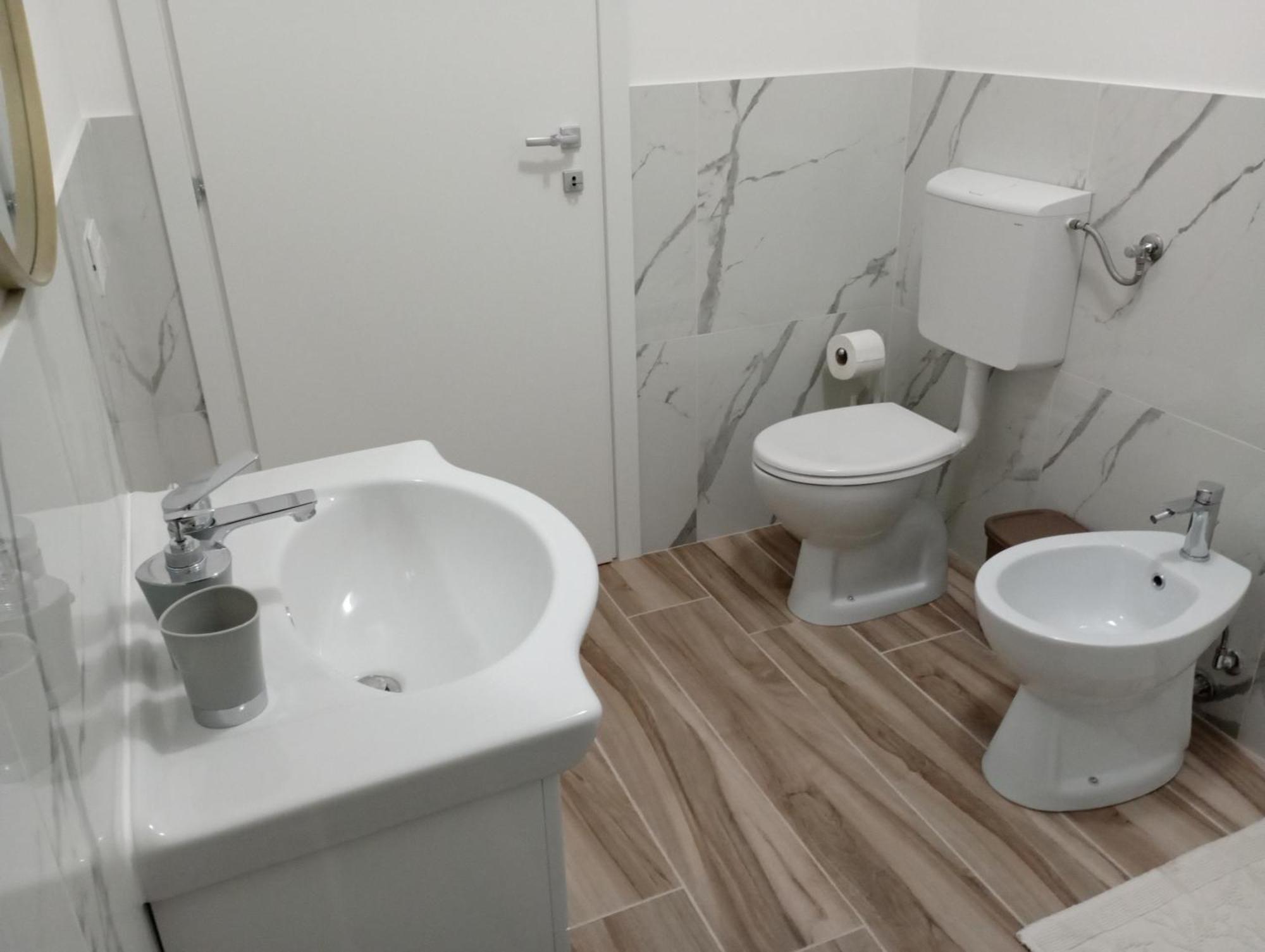 Niu Rooms 奥里斯塔诺 外观 照片